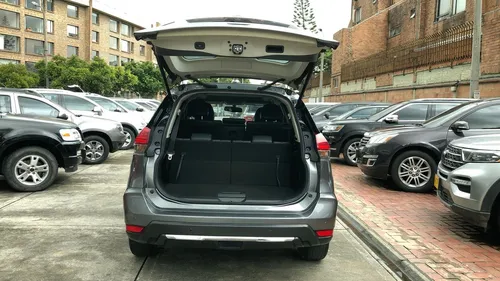 Nissan X-Trail T32 Exclusive Sec 2,5 4x4 7P