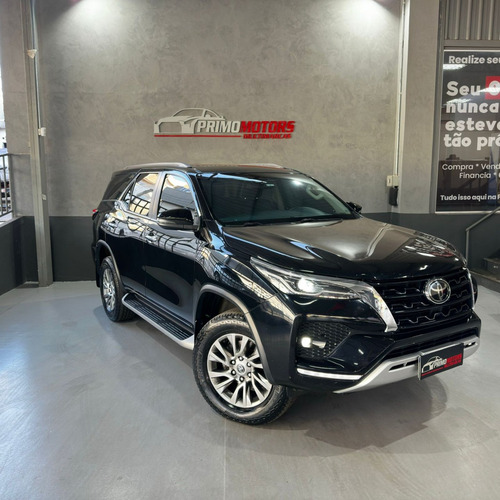 Toyota Hilux SW4 2.8 D-4D TURBO DIESEL SRX 4X4 AUTOMÁTICO