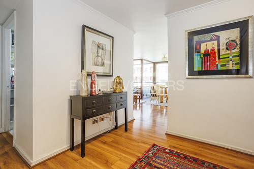 Departamento En Calle Cerrrada Con Plaza