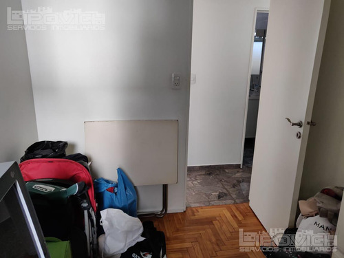 Venta De Departamento De 4 Ambientes. Contrafrente Con Balcon. Luminoso. Padilla Al 300. Villa Crespo.
