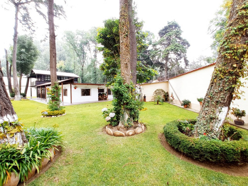 Imagen 3 de 30 de Vendo Hermosa Propiedad, Ubicada En Uno De Los Sectores Mas Selectos De San Lucas Sacatepequez, Incluye Dos Casas Con Amplio Jardin Ideal Para Casa De Campo O Todo Tipo De Negocio