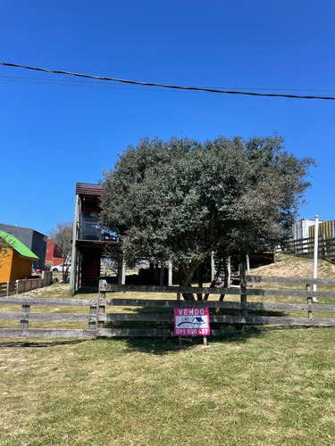 Se Ofrece En Venta Casa En La Calle Principal De Punta Del Diablo