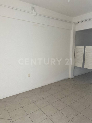 Renta Local Pa. Av. Tecnologico 4, Queretaro