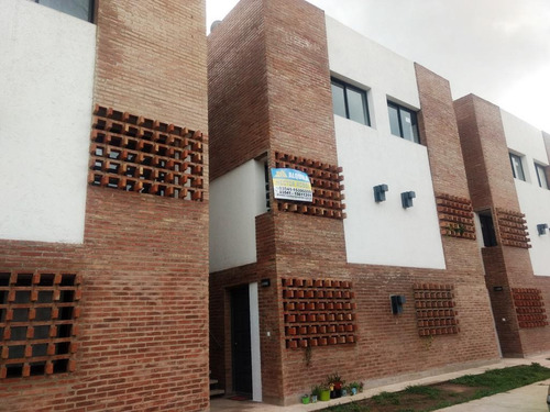 Vendo Dúplex De 2 Dormitorios Con Cochera En Barrio Smata Con Plan De Pago