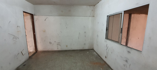 Amplio Galpón De 310 M2 Ideal Depósito! No Paga Tributos.