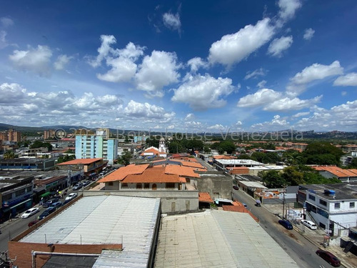 Lindo Apartamento En Venta, Rafael Gamarra Trea Para Ti, 254808, Moderno, Con Ubicación Estratégica En El Centro De Cabudare. Distribuido En 3 Habitaciones, 3 Baños, Tanques Internos Con Su Bomba.