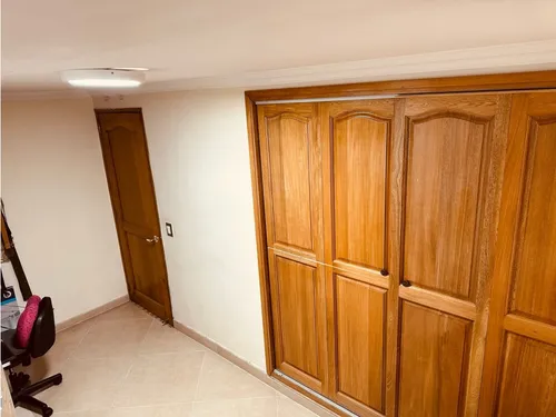 Vendo Apartamento En Laureles Medellín En Edificio De 185 M², Piso 1