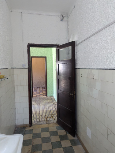 Muy Buen Padrón Céntrico De Múltiples Aplicaciones. Con Casa De 3 Dormitorios Y Terreno. Adaptable A Oficinas O Consultorios.