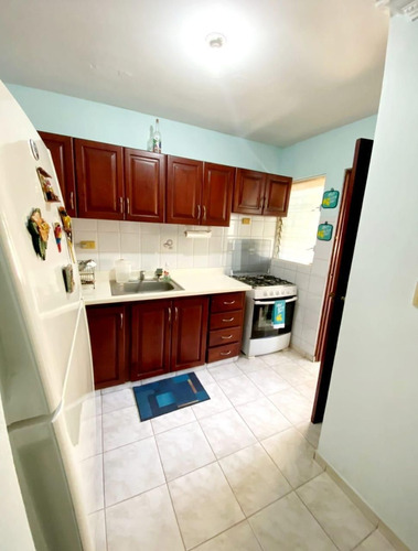 Vendo Acogedor Apartamento En La Jacobo Majluta , Residencial Cerrado