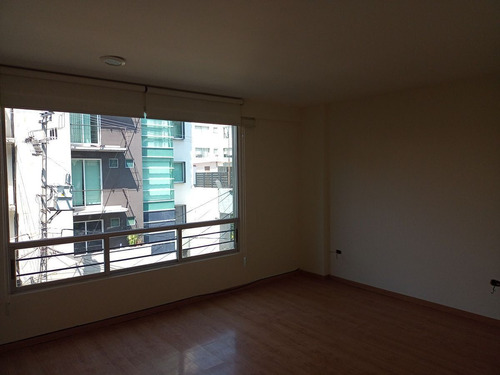 Renta Departamento Con Balcón -excelente Ubicación En La Nápoles-