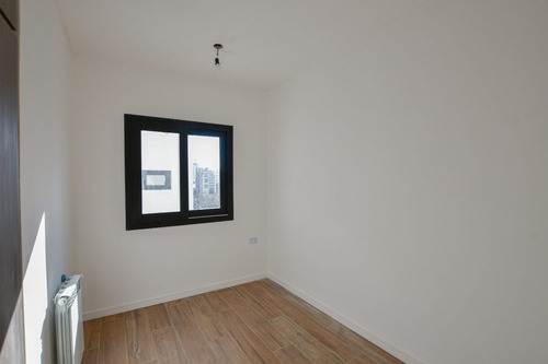 Semipiso De Dos Dormitorios, Balcon Y Cochera.
