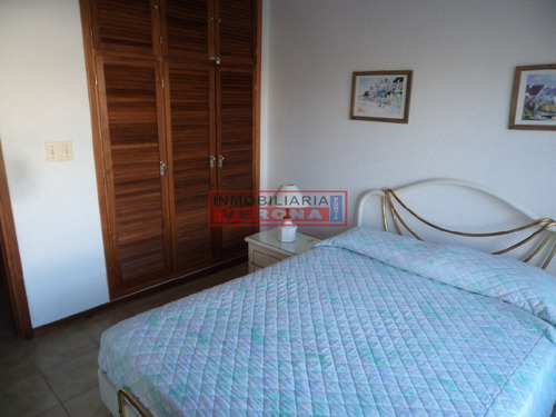 Apartamento De 1 Dormitorio En Peninsula Muy Bien Ubicado A 1 Cuadras De La Mansa, A 2 De La Brava Y A 1 De La Gorlero Y De La Terminal De Omnibus.- Ref: 6780