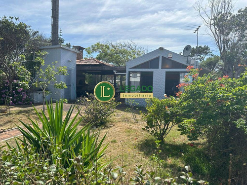 Casa En Venta En Santa Lucía Del Este!