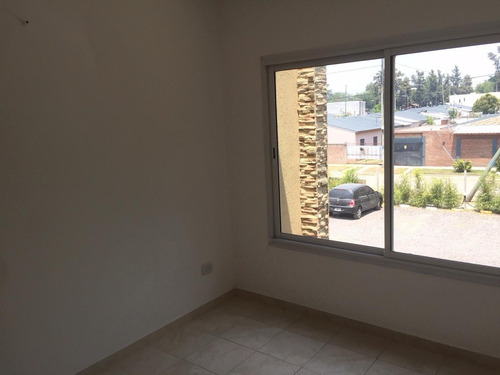 Imagen 19 de 27 de En Venta. Triplex Con Patio Y Cochera. San Miguel