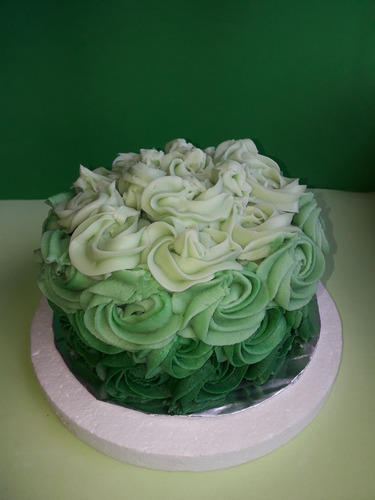 Torta Decorada Con Rosas En Buttercream O Chocolate O Mix