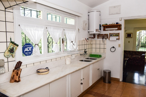 Casa En Punta Del Este , Cantegril- Ref: 3891
