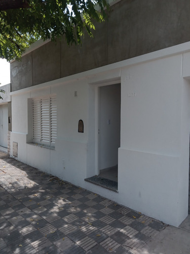 Inperdible Oferta! Vendo Casa Refaccionada Tres Dorm. Con Patio Y Cochera. B°gral Bustos.