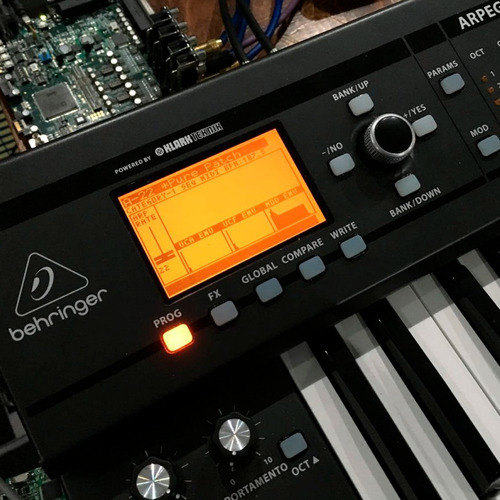 Teclado Sintetizador Analógico Behringer Deepmind 12
