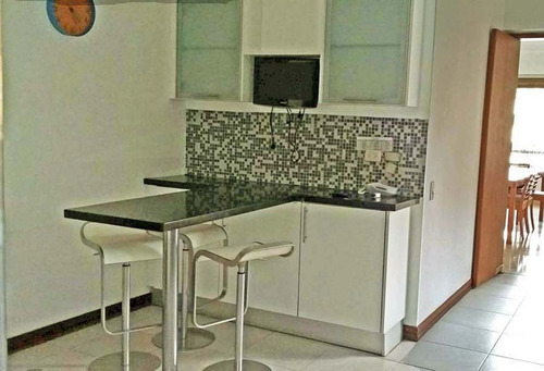 Imagen 9 de 16 de Alquilo Apto 220m2 3h+s/4.5b+s/2p Campo Alegre 8017