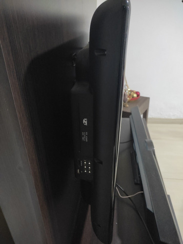 Imagen 2 de 9 de Televisor Lcd Siragon L4204c Con Dvd Incluido