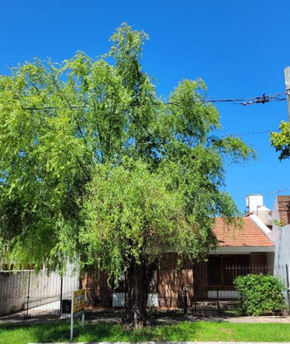 Chalet En Venta En Castelar Sur