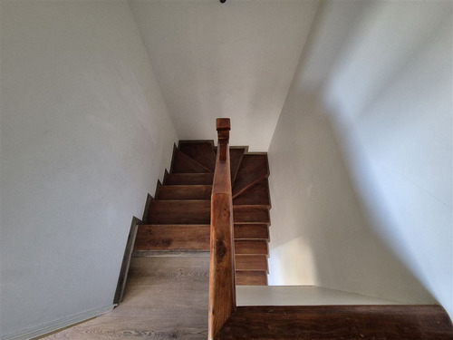 Amplio Duplex En Venta De 2 Dorm. En Los Angeles