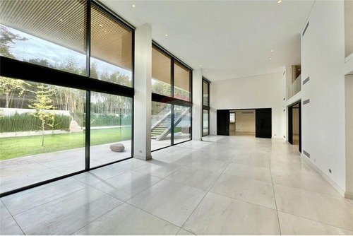Exclusivo Dúplex Con Jardín, Piscina En San Damián