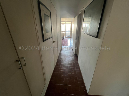 Apartamento En Venta Con Excelente Ubicaciòn En La Urb. Lomas De Las Mercedes
