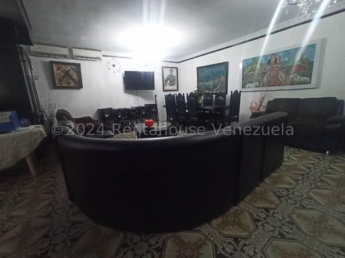 Yorli Perez Vende Apartamento En Zona Oeste, Barquisimeto Lara Contáctame*
