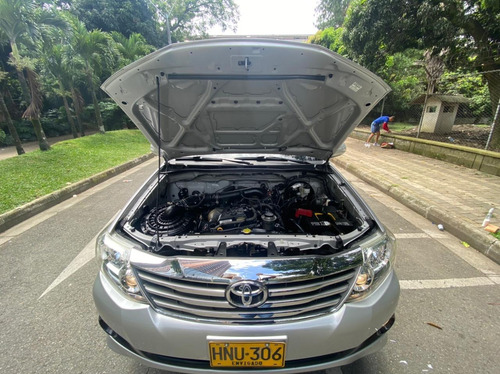 Imagen 6 de 9 de Toyota Fortuner 2014 2.7l 4x2