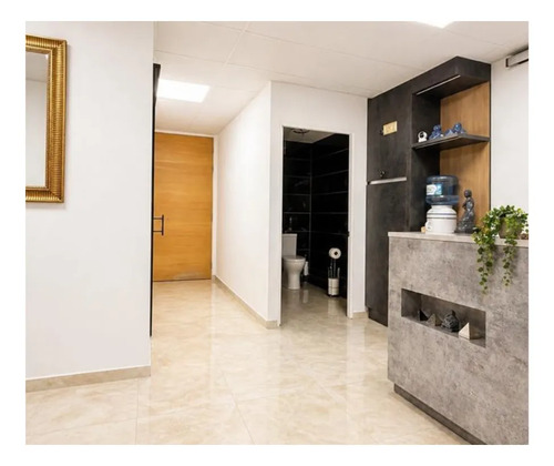 Arriendo Elegante Oficina Para Centro De Belleza Integral.-