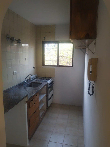 Imagen 5 de 9 de 1 Ambiente Con Balcón Saliente