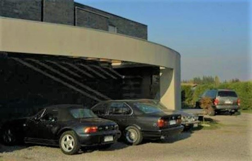 Casa En Venta De 5 Dorm. En Colina