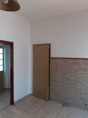 Imagen 7 de 9 de Casa En Venta Moron 3 Amb