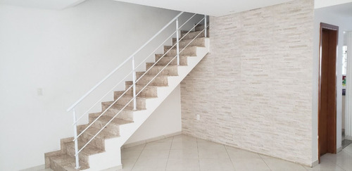 Excelente Oportunidade Para Você Que Sonhe Em Morar Em Um Sobrado Com 3 Suítes, 3 Vagas, Jardim, Próximos Aos Melhores Colégios, Mercados E Farmácias E A 600 Metros De São Caetano E Da Vila Zelina.