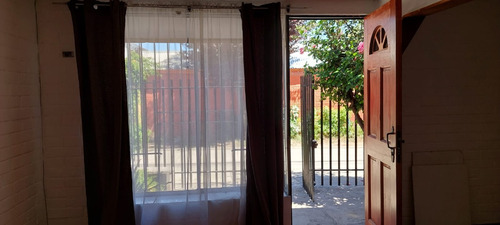 Casa 1 Piso 2 Dormitorios, 2 Baños, Estacionam. Techado.-
