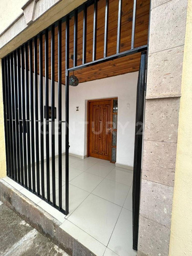 Casa De 1 Piso En Colonia Centro En Parral, Chihuahua