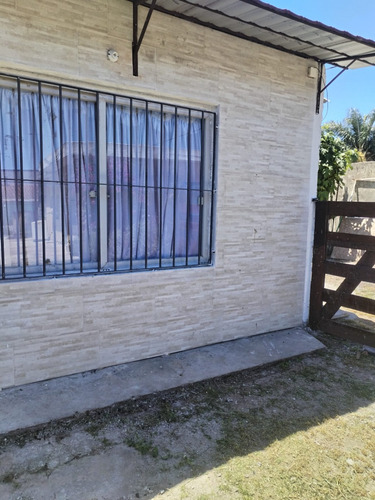 Dueño Alquila Casa Ph,un Dormitorio, Con Patio Verde Y Lugar Para Dejar El Auto Lugar Tranquilo Y Seguro. A Media Cuadra De 8 De Octubre. Frente Al Disco. Muy Iluminado