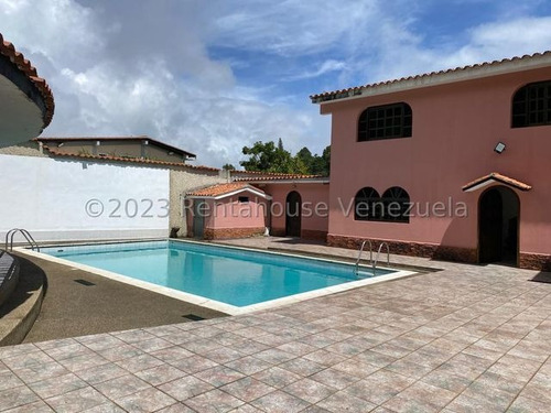 Casa En Venta Con Amplias Áreas Verdes Con Piscina Colinas De Carrizal, Carrizal Altos Mirandinos