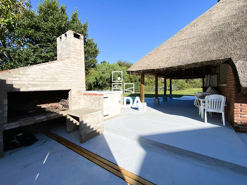 Casa Punta Colorada Piriápolis 4 Dorms Venta Ca501686