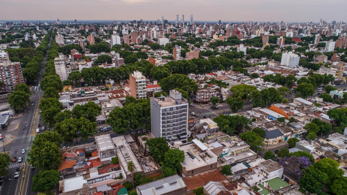 Venta Departamento De 1 Dormitorio A Estrenar. Con Balcon. Av. Pellegrini Al 4000.