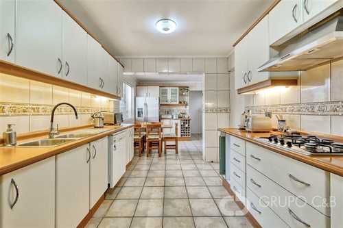 Imagen 6 de 20 de Casa En Venta De 4 Dorm + Servicios. En Lo Barnechea