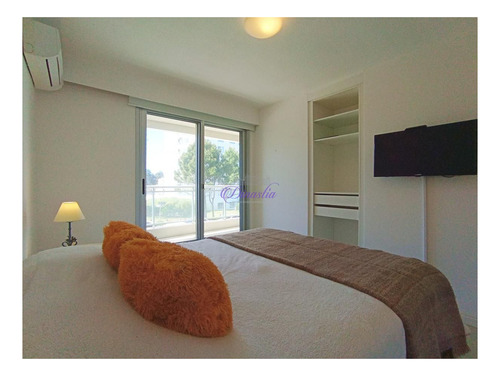 Imagen 9 de 18 de Apartamento Alquiler Temporario De 2 Dormitorios , Aidy Grill , Punta Del Este.