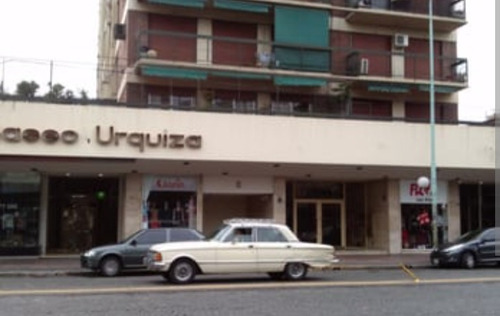 Alquiler Local Galeria Paseo Urquiza Con Agua. Dueño Directo
