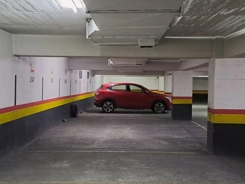Estacionamiento El Bosque Norte A Pasos L1 Metro Tobalaba