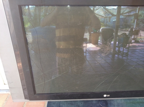 Imagen 2 de 6 de Tv LG Plasma 42pulgadas Pantalla Rota Todo Lo Demás Funciona