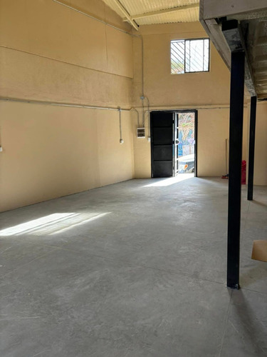 Amplia Bodega Comercial En Arriendo En Concepción