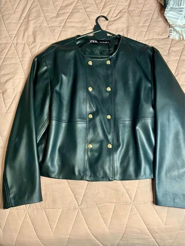 Chaqueta Zara Símil Cuero