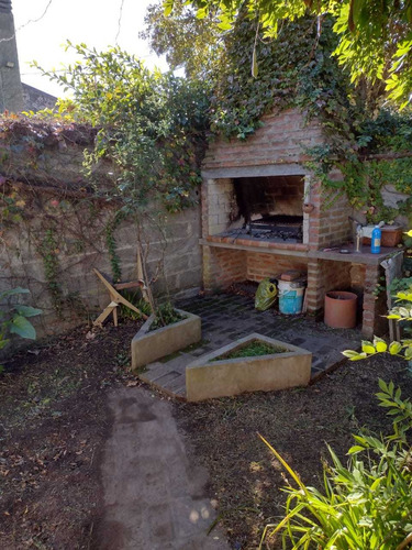 Casa Céntrica Con Local Comercial. San Miguel Del Monte