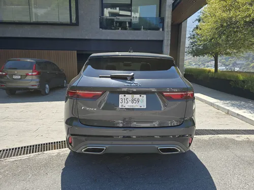 Jaguar F-pace R Dynamic Se 3.0t Mild Hybrid 2023, 26,000 Km